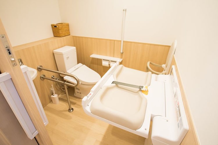 お手洗いとおむつ交換台